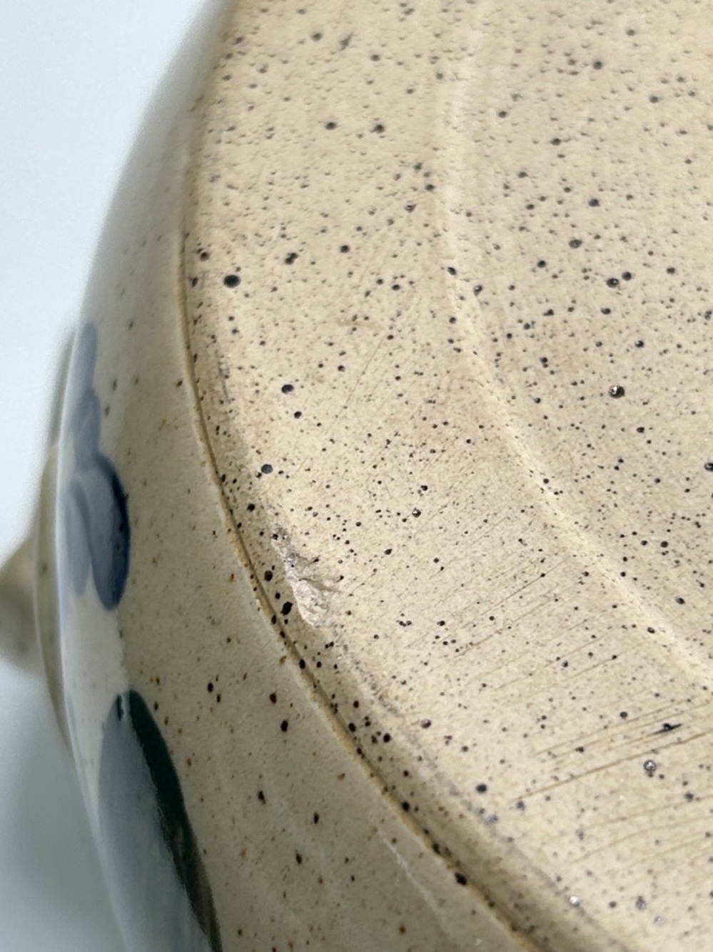 Vintage Pottery Hand-Painted Ceramic Covered Casserole in Green and Cream - Picture 8 of 13